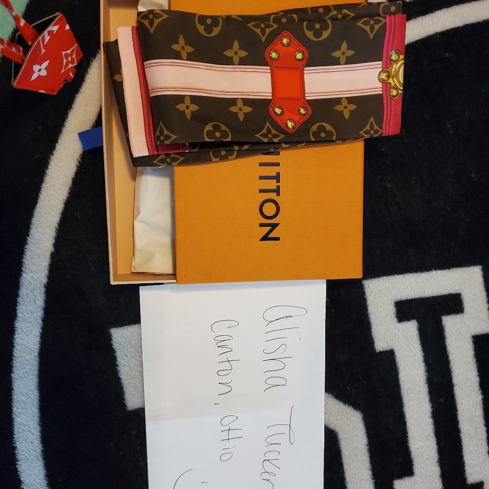 LV authentic bandaeu trunk collection - Picture 5 of 5